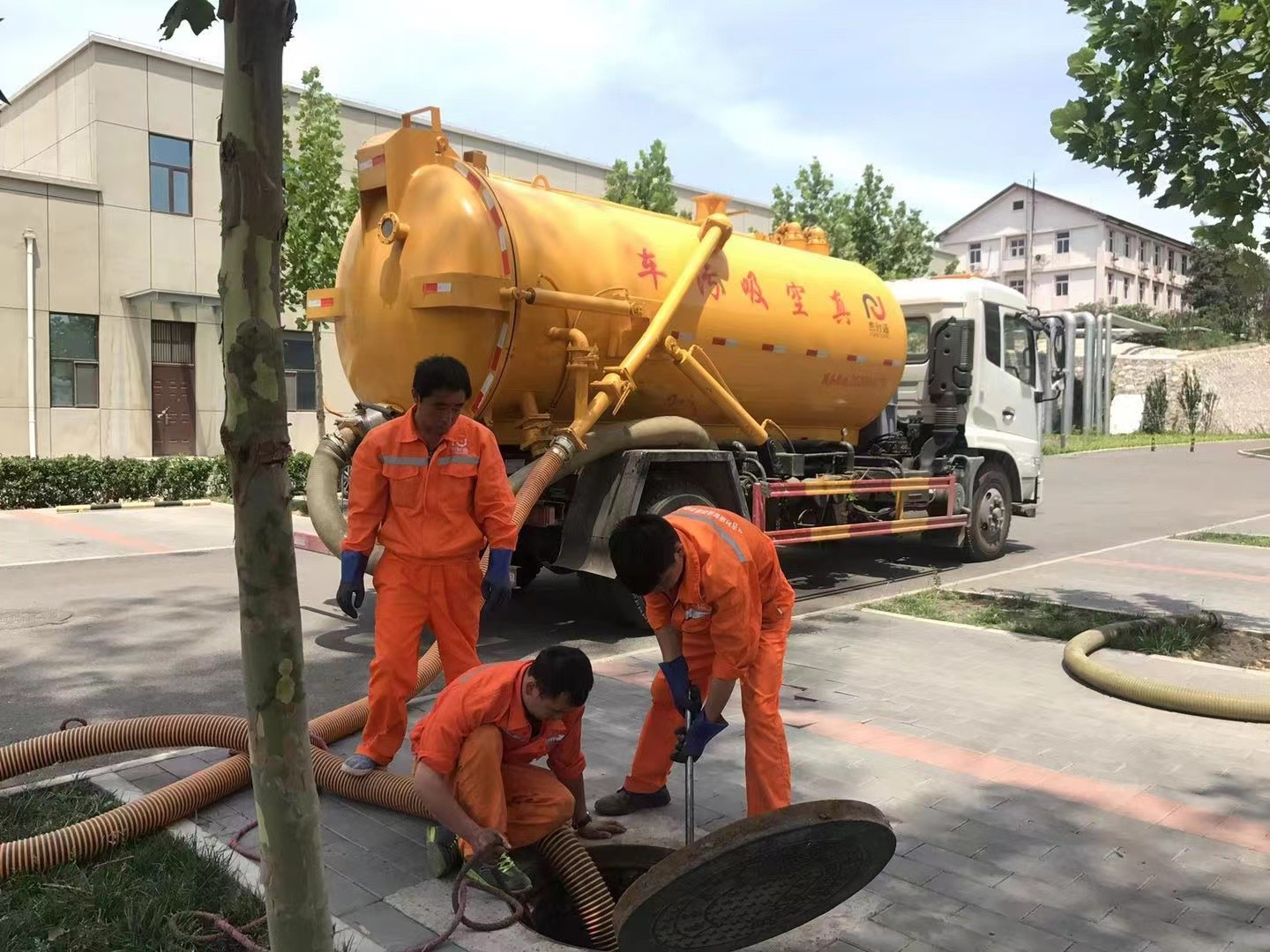 鄂尔多斯化粪池清理与5-8吨吸粪车施工效率分析
